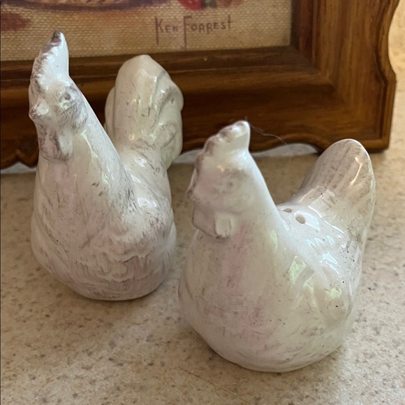 White Rooster Salt and Pepper Shakers - Picture 2 of 3
